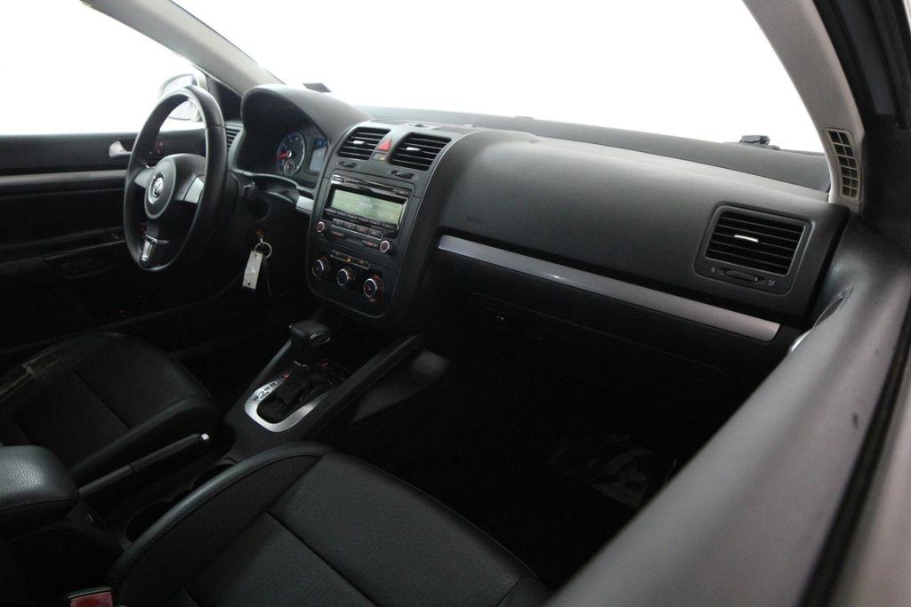 Volkswagen Jetta Sedan 4dr Auto Limited PZEV 2010