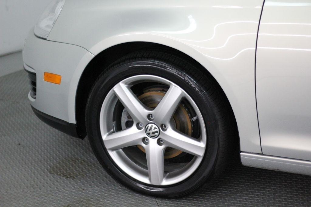 Volkswagen Jetta Sedan 4dr Auto Limited PZEV 2010