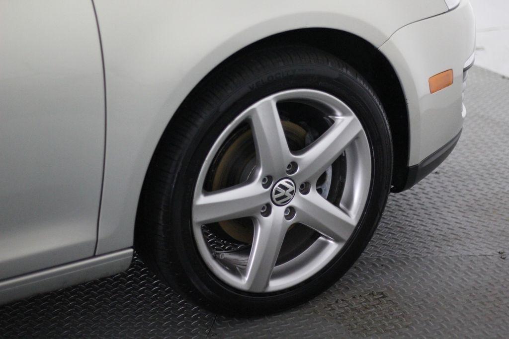 Volkswagen Jetta Sedan 4dr Auto Limited PZEV 2010