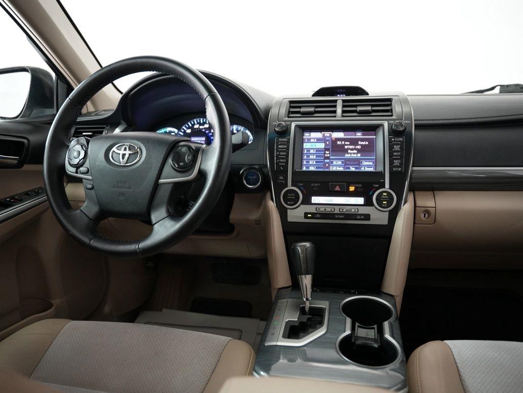 Toyota Camry Hybrid 4dr Sdn XLE (Natl) 2013