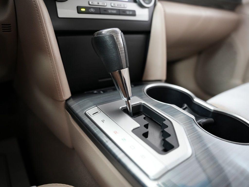 Toyota Camry Hybrid 4dr Sdn XLE (Natl) 2013