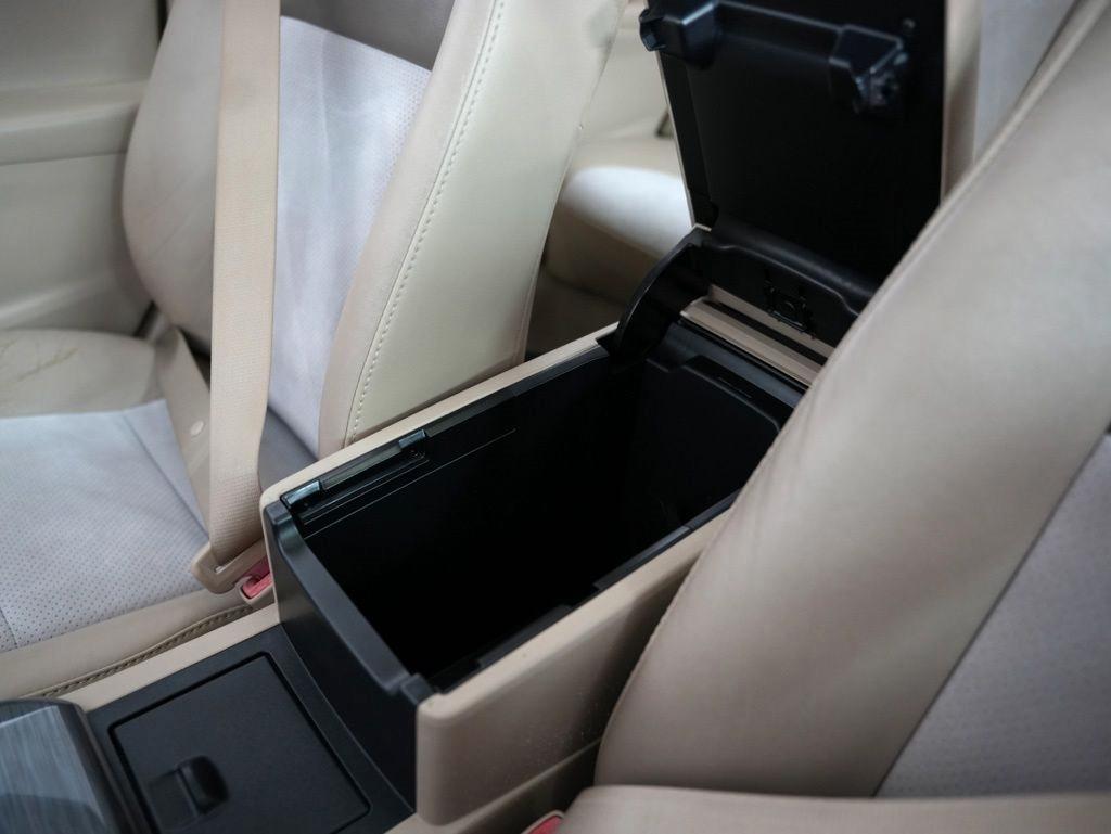Toyota Camry Hybrid 4dr Sdn XLE (Natl) 2013