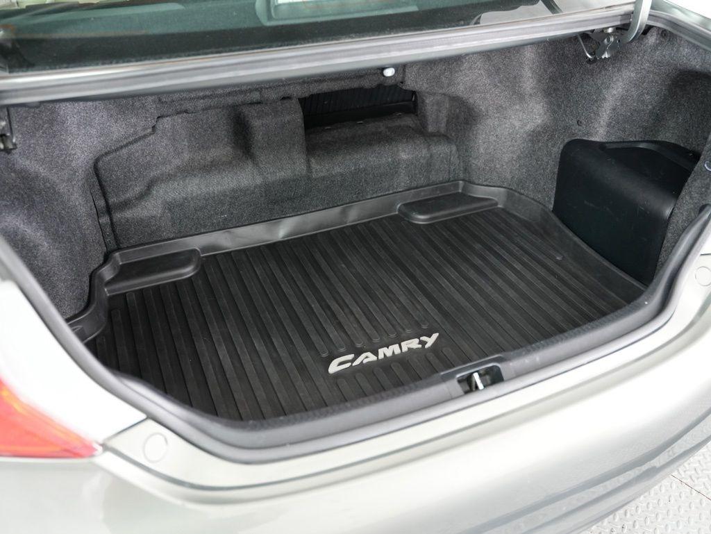 Toyota Camry Hybrid 4dr Sdn XLE (Natl) 2013
