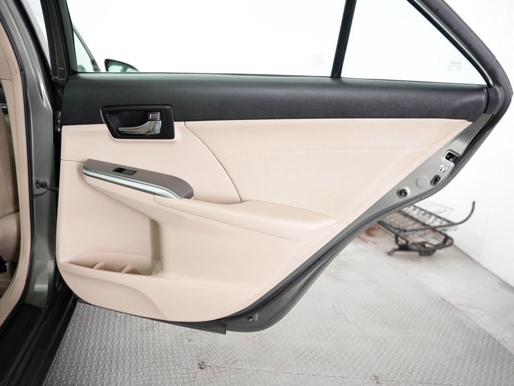 Toyota Camry Hybrid 4dr Sdn XLE (Natl) 2013