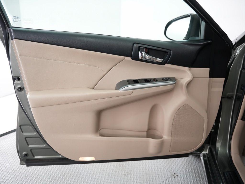 Toyota Camry Hybrid 4dr Sdn XLE (Natl) 2013