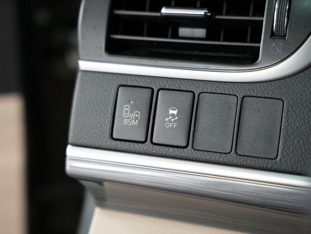 Toyota Camry Hybrid 4dr Sdn XLE (Natl) 2013