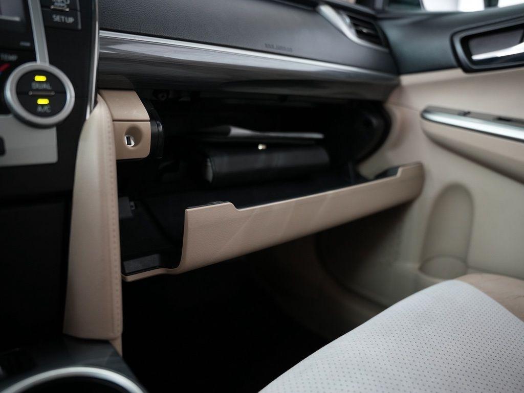 Toyota Camry Hybrid 4dr Sdn XLE (Natl) 2013