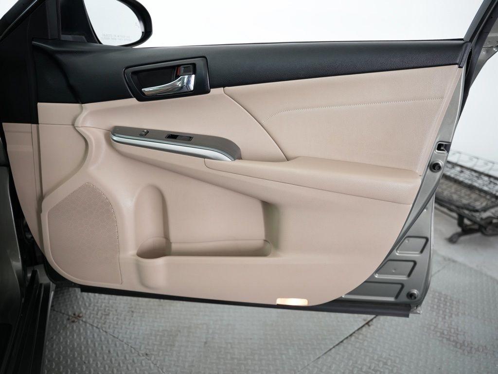 Toyota Camry Hybrid 4dr Sdn XLE (Natl) 2013