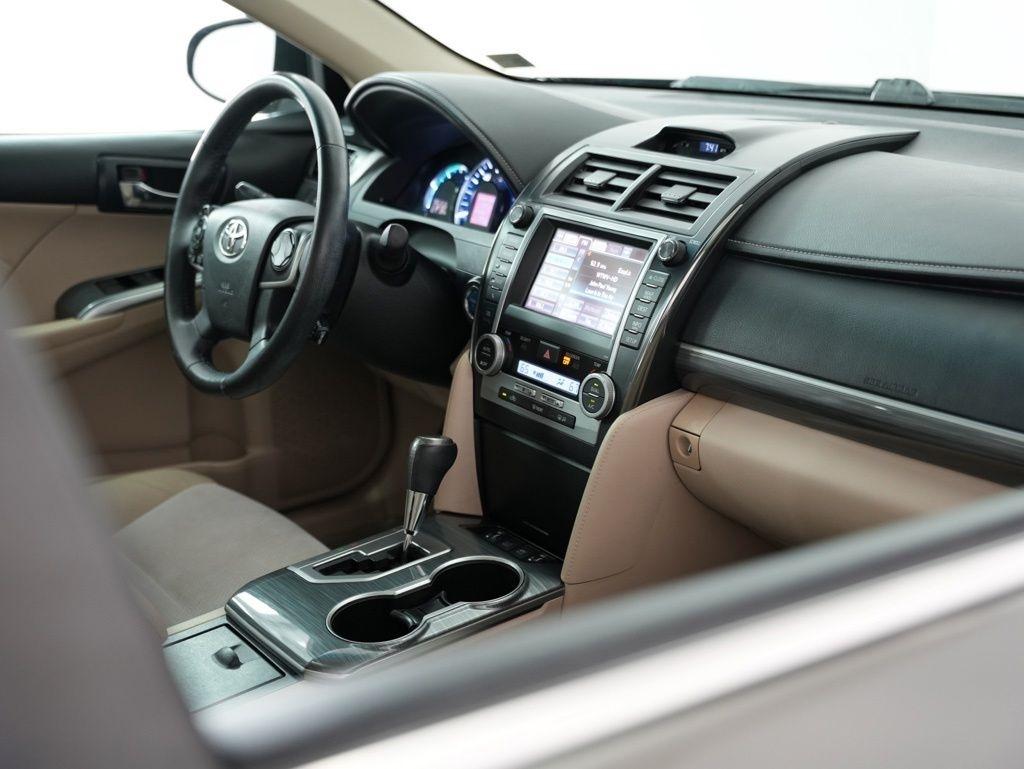 Toyota Camry Hybrid 4dr Sdn XLE (Natl) 2013