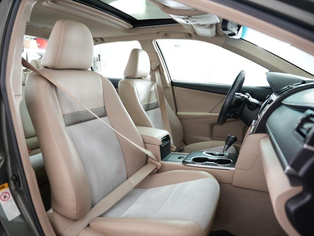 Toyota Camry Hybrid 4dr Sdn XLE (Natl) 2013