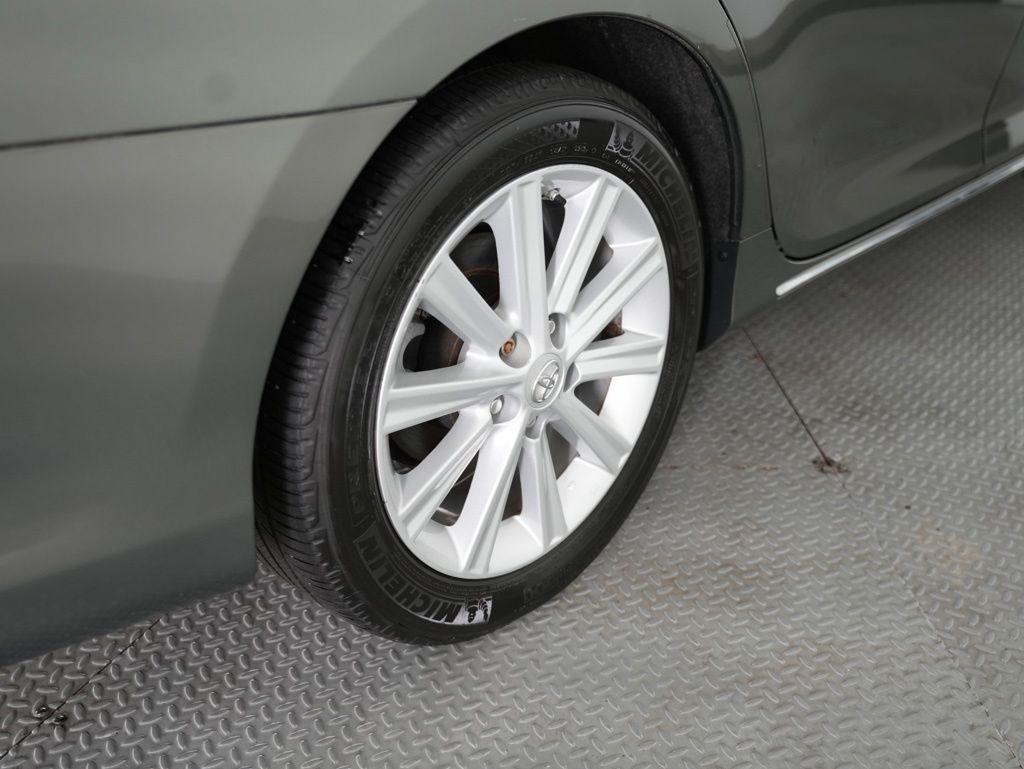 Toyota Camry Hybrid 4dr Sdn XLE (Natl) 2013