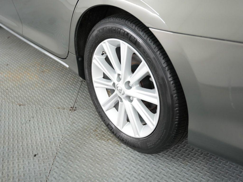Toyota Camry Hybrid 4dr Sdn XLE (Natl) 2013
