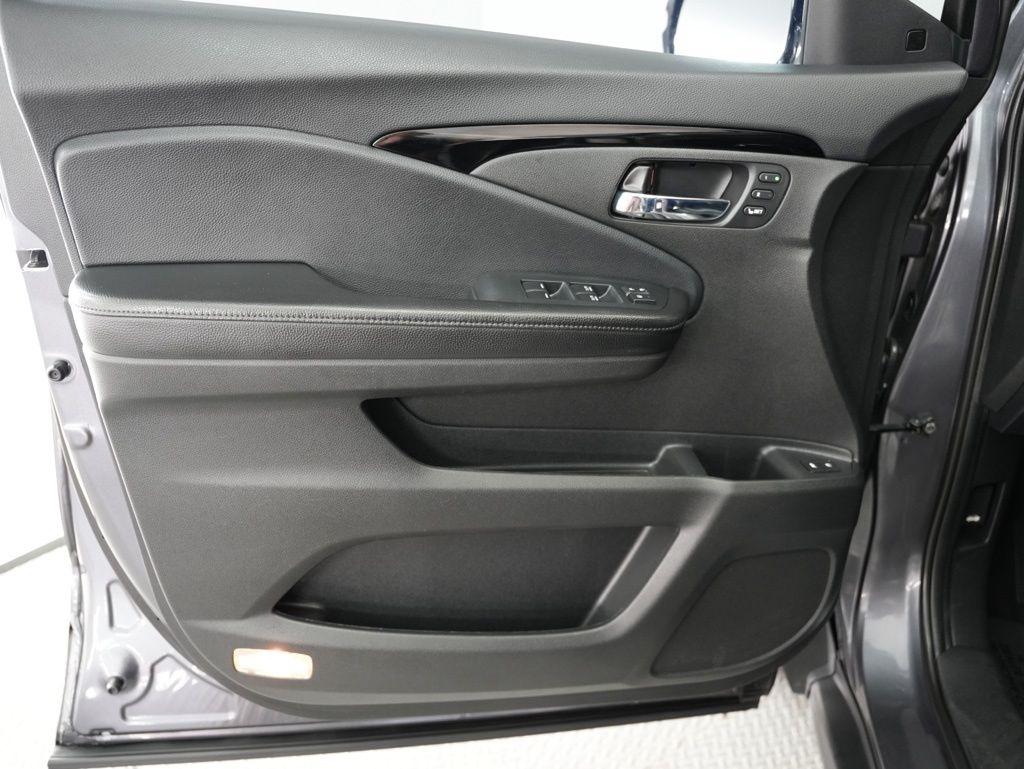 Honda Pilot Touring 8-Passenger 2WD 2020