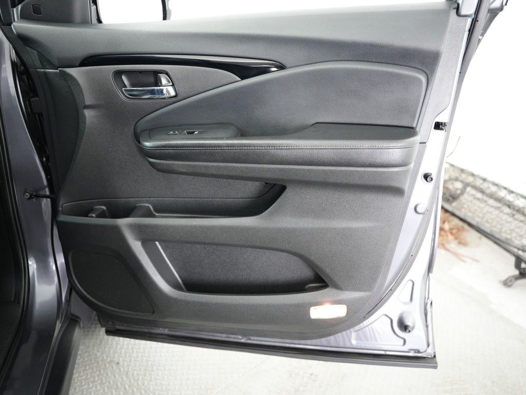 Honda Pilot Touring 8-Passenger 2WD 2020