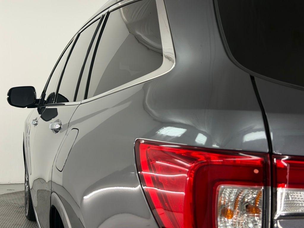 Honda Pilot Touring 8-Passenger 2WD 2020