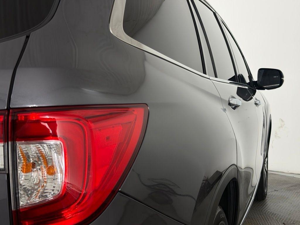 Honda Pilot Touring 8-Passenger 2WD 2020