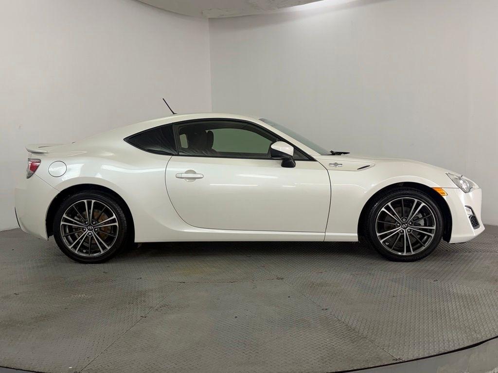 Scion FR-S 2dr Cpe Man (Natl) 2013