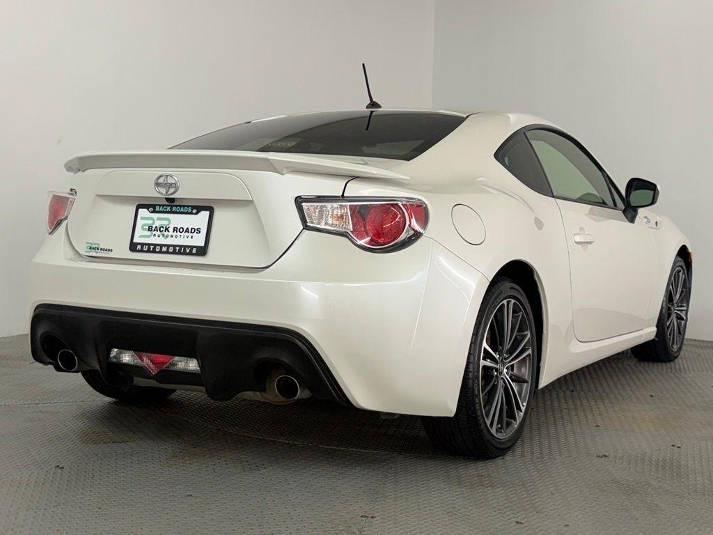 Scion FR-S 2dr Cpe Man (Natl) 2013