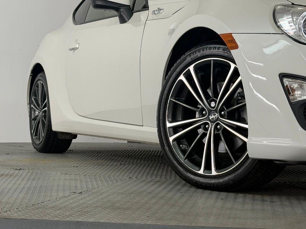 Scion FR-S 2dr Cpe Man (Natl) 2013