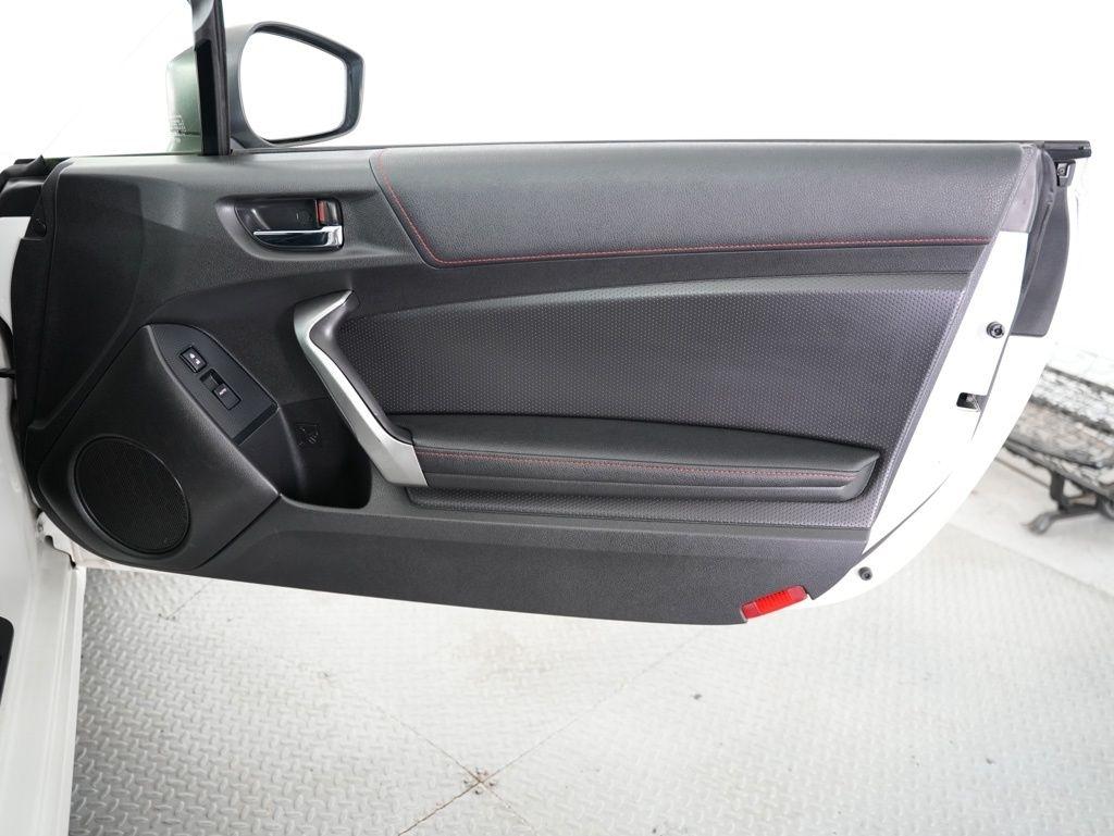Scion FR-S 2dr Cpe Man (Natl) 2013