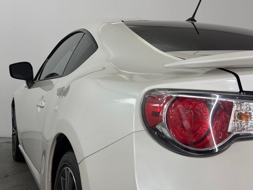 Scion FR-S 2dr Cpe Man (Natl) 2013
