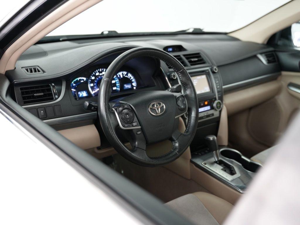 Toyota Camry Hybrid 4dr Sdn XLE (Natl) 2012