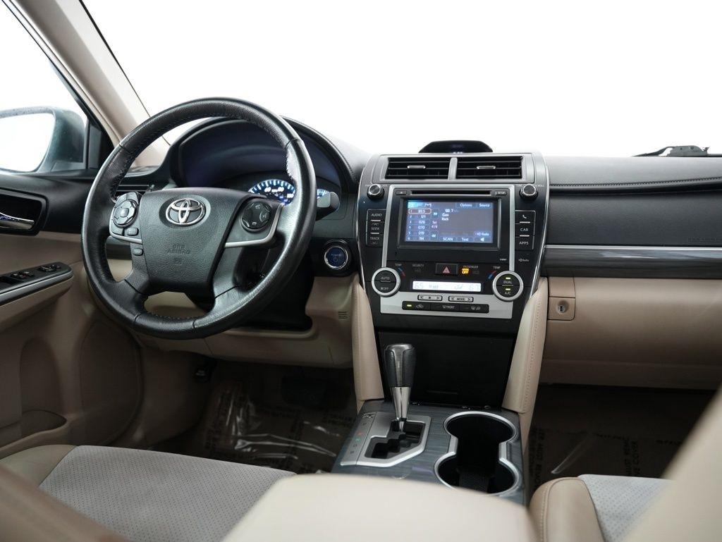 Toyota Camry Hybrid 4dr Sdn XLE (Natl) 2012