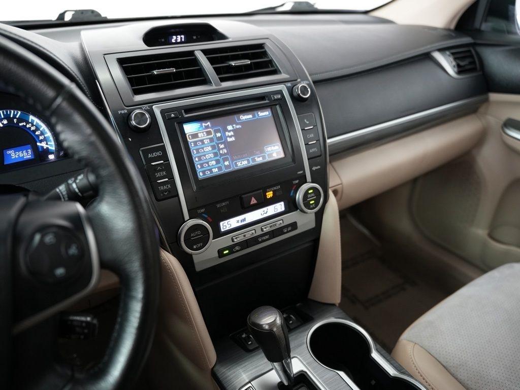 Toyota Camry Hybrid 4dr Sdn XLE (Natl) 2012