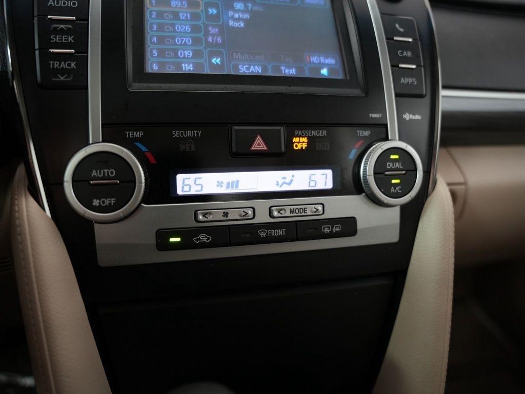 Toyota Camry Hybrid 4dr Sdn XLE (Natl) 2012