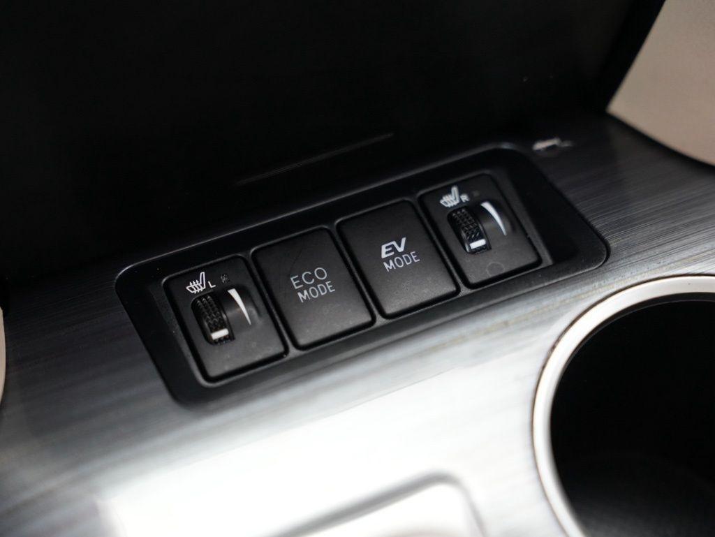 Toyota Camry Hybrid 4dr Sdn XLE (Natl) 2012