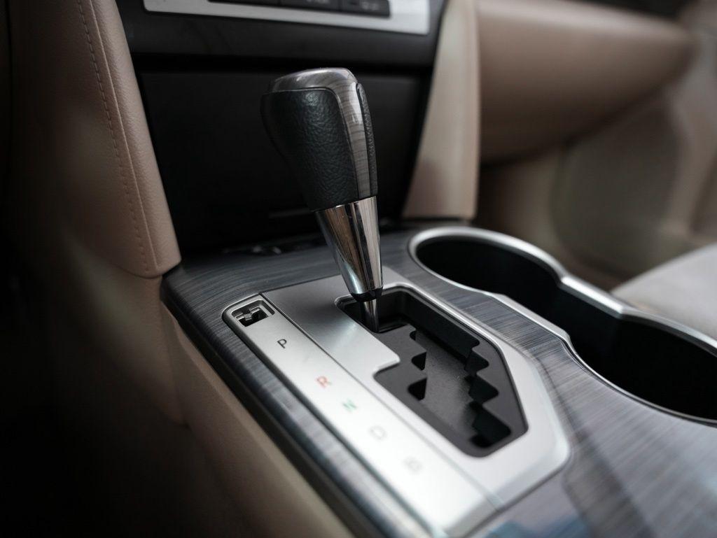 Toyota Camry Hybrid 4dr Sdn XLE (Natl) 2012