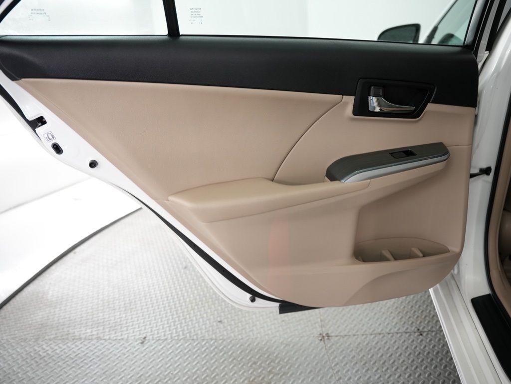 Toyota Camry Hybrid 4dr Sdn XLE (Natl) 2012