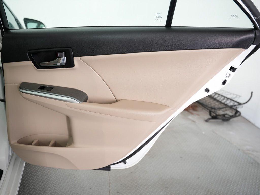 Toyota Camry Hybrid 4dr Sdn XLE (Natl) 2012