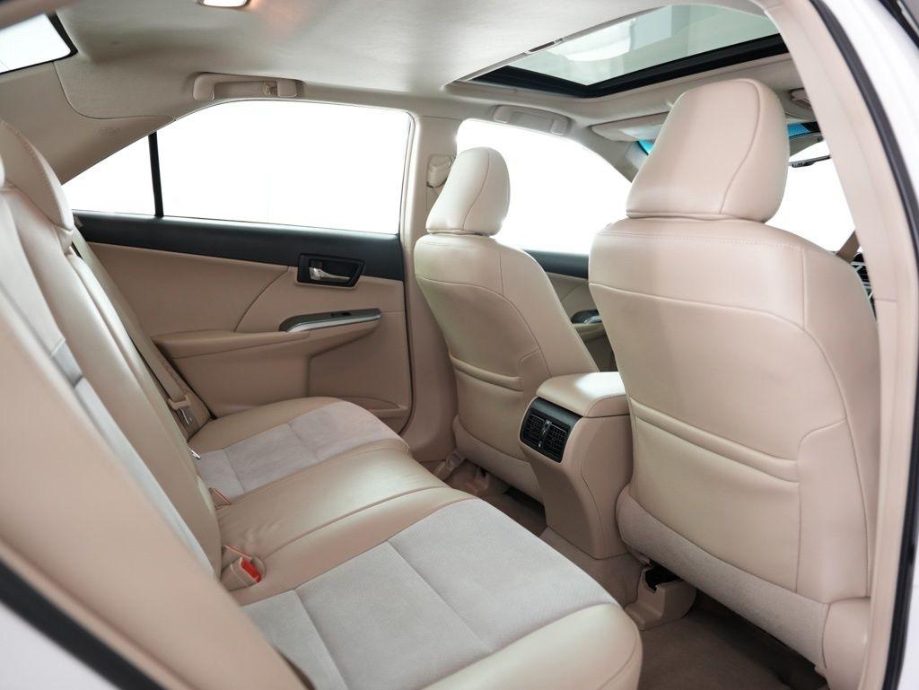 Toyota Camry Hybrid 4dr Sdn XLE (Natl) 2012