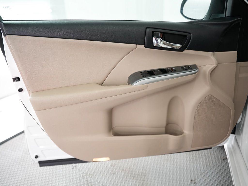 Toyota Camry Hybrid 4dr Sdn XLE (Natl) 2012