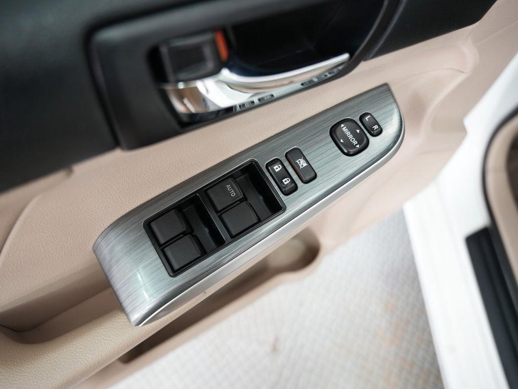 Toyota Camry Hybrid 4dr Sdn XLE (Natl) 2012