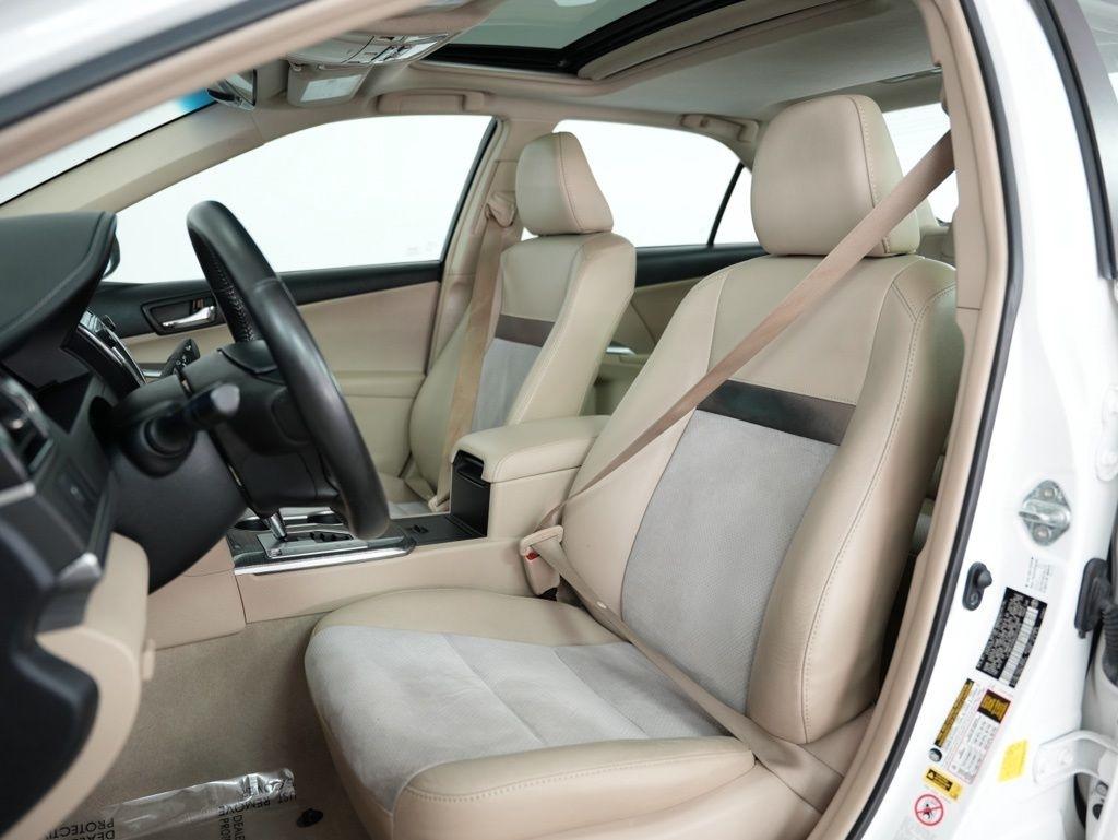 Toyota Camry Hybrid 4dr Sdn XLE (Natl) 2012
