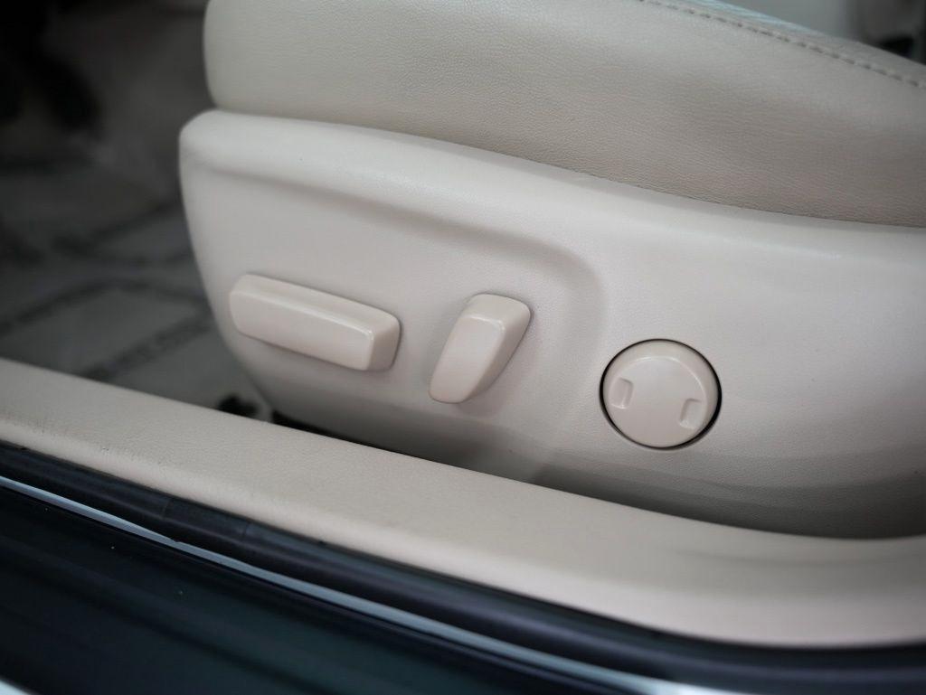 Toyota Camry Hybrid 4dr Sdn XLE (Natl) 2012