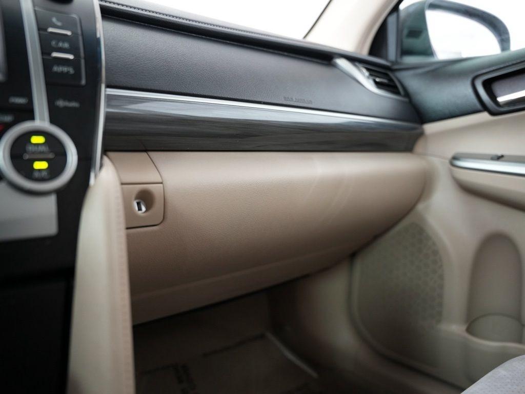 Toyota Camry Hybrid 4dr Sdn XLE (Natl) 2012