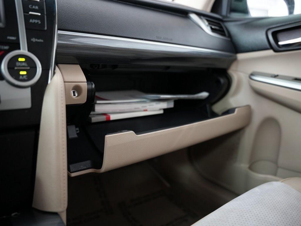 Toyota Camry Hybrid 4dr Sdn XLE (Natl) 2012
