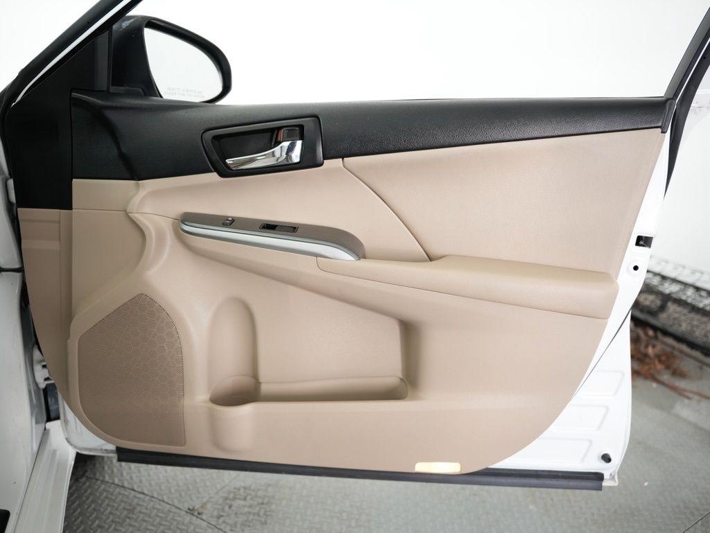 Toyota Camry Hybrid 4dr Sdn XLE (Natl) 2012