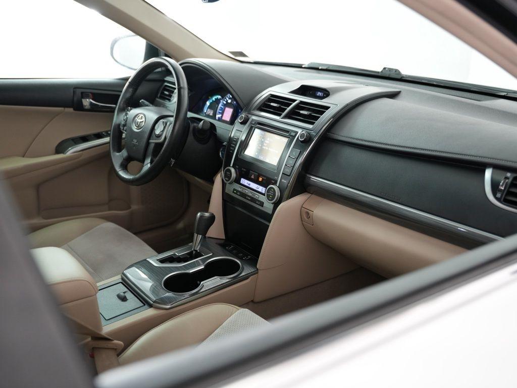 Toyota Camry Hybrid 4dr Sdn XLE (Natl) 2012