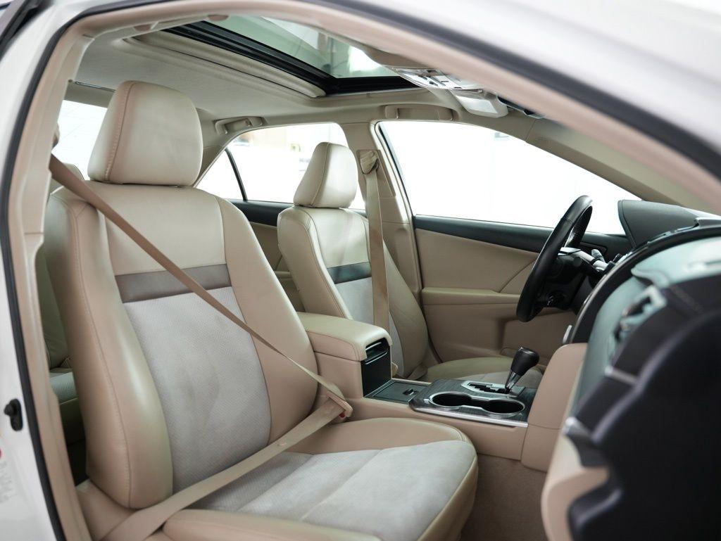 Toyota Camry Hybrid 4dr Sdn XLE (Natl) 2012