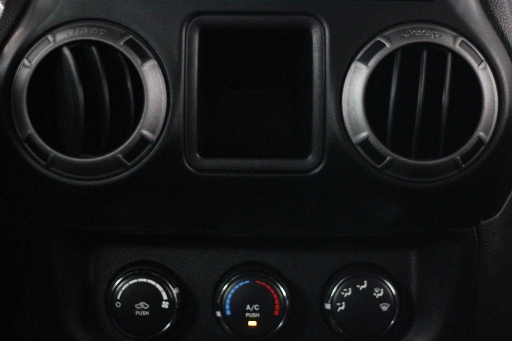 Jeep Wrangler Unlimited 4WD 4dr Sport 2013