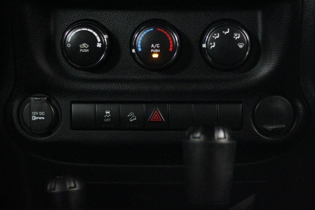 Jeep Wrangler Unlimited 4WD 4dr Sport 2013