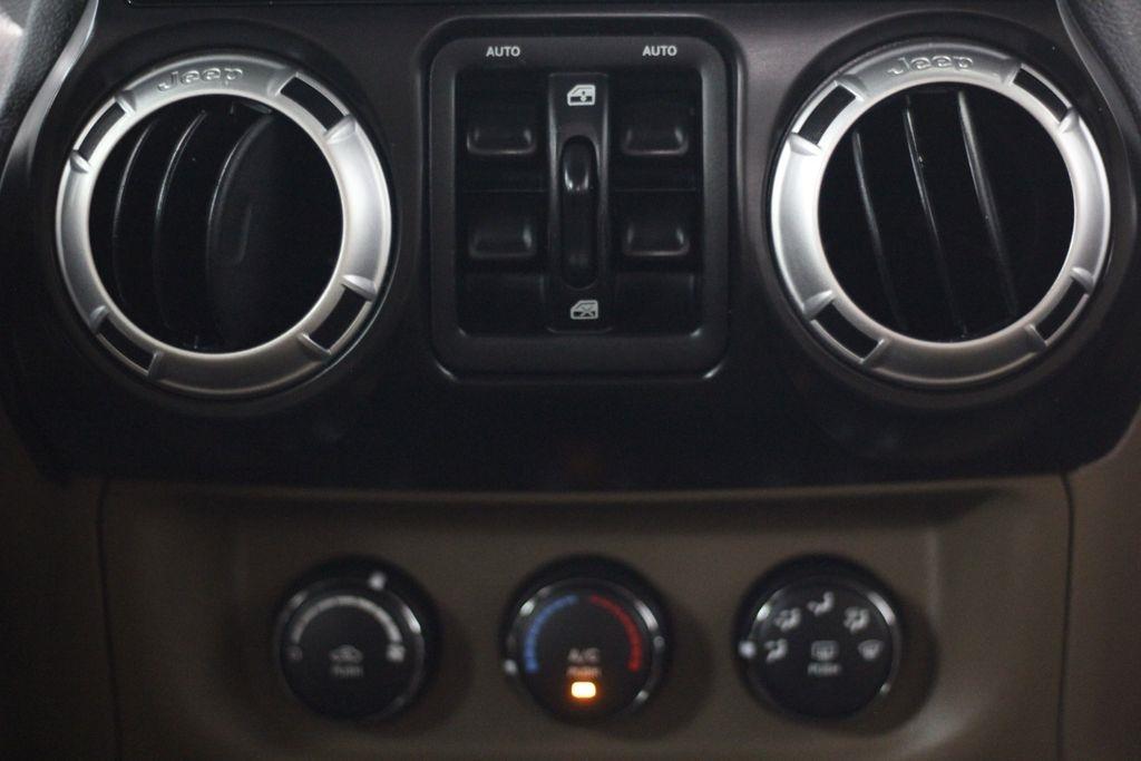 Jeep Wrangler Unlimited 4WD 4dr Sahara 2015