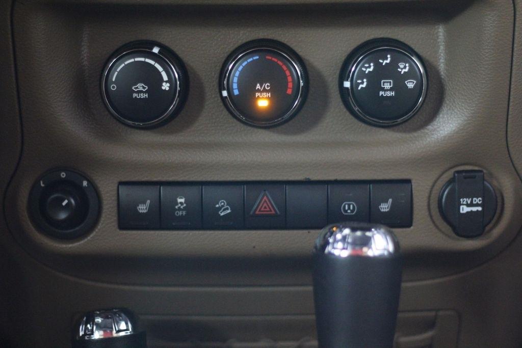 Jeep Wrangler Unlimited 4WD 4dr Sahara 2015