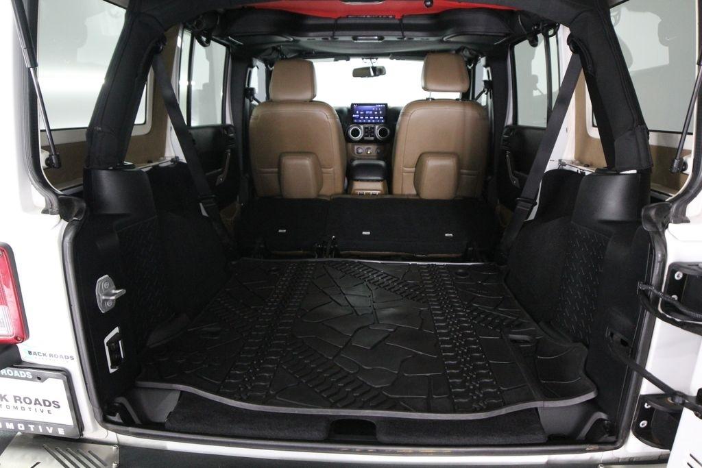 Jeep Wrangler Unlimited 4WD 4dr Sahara 2015