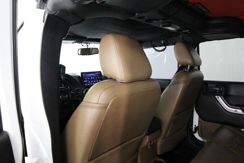 Jeep Wrangler Unlimited 4WD 4dr Sahara 2015