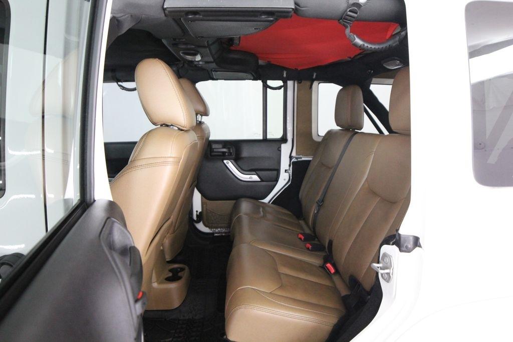 Jeep Wrangler Unlimited 4WD 4dr Sahara 2015